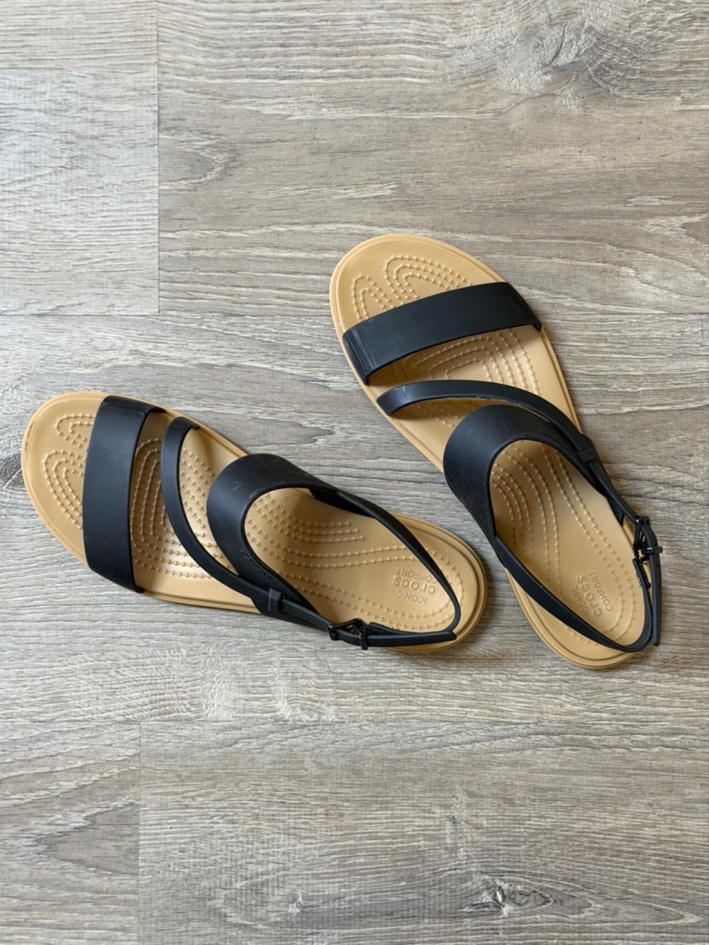 Women’s size 8 CROCS tulum sandals